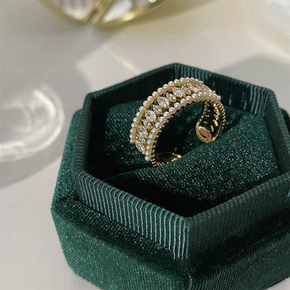 Elodie Vance – Gouden Ringen Set