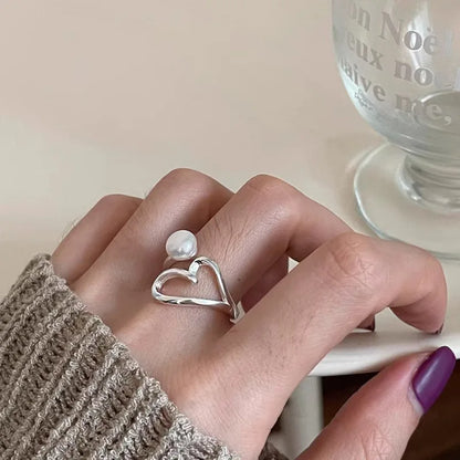Zilveren parel hartjes ring