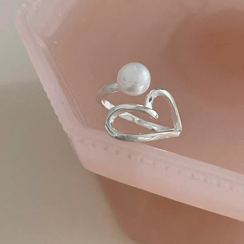 Zilveren parel hartjes ring