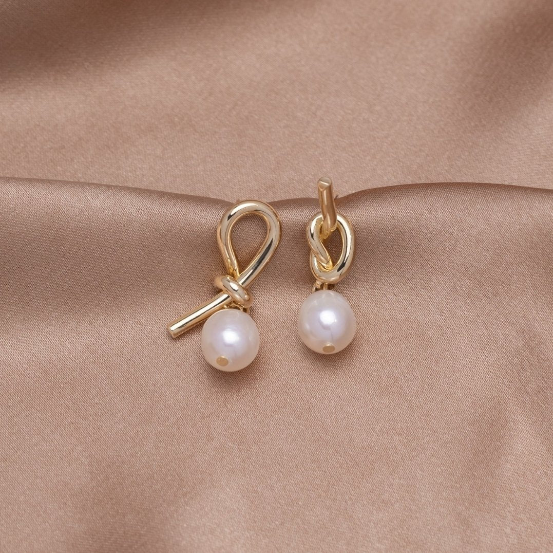 De Knotted Goud & Freshwater Pearl Oorbellen | Goud